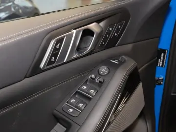 X5 M60i xDrive Sportpaket Gestiksteuerung DAB