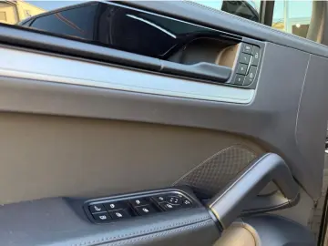 Cayenne E-Hybrid  Matrix Sportabgas 360  22Zoll