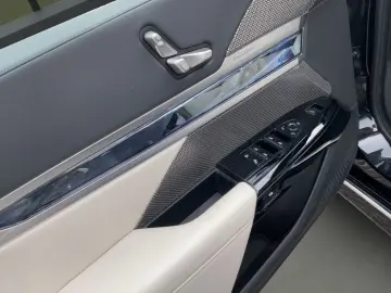 740d xDrive LED PANO 360  AKTIVSITZE ACC B&W 19