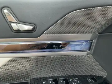 740d xDrive LED PANO 360  AKTIVSITZE ACC B&W 19