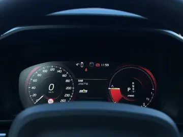 XC40 T4 Essential Plug-In Hybrid Navi LED StHz