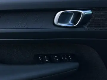 XC40 T4 Essential Plug-In Hybrid Navi LED StHz