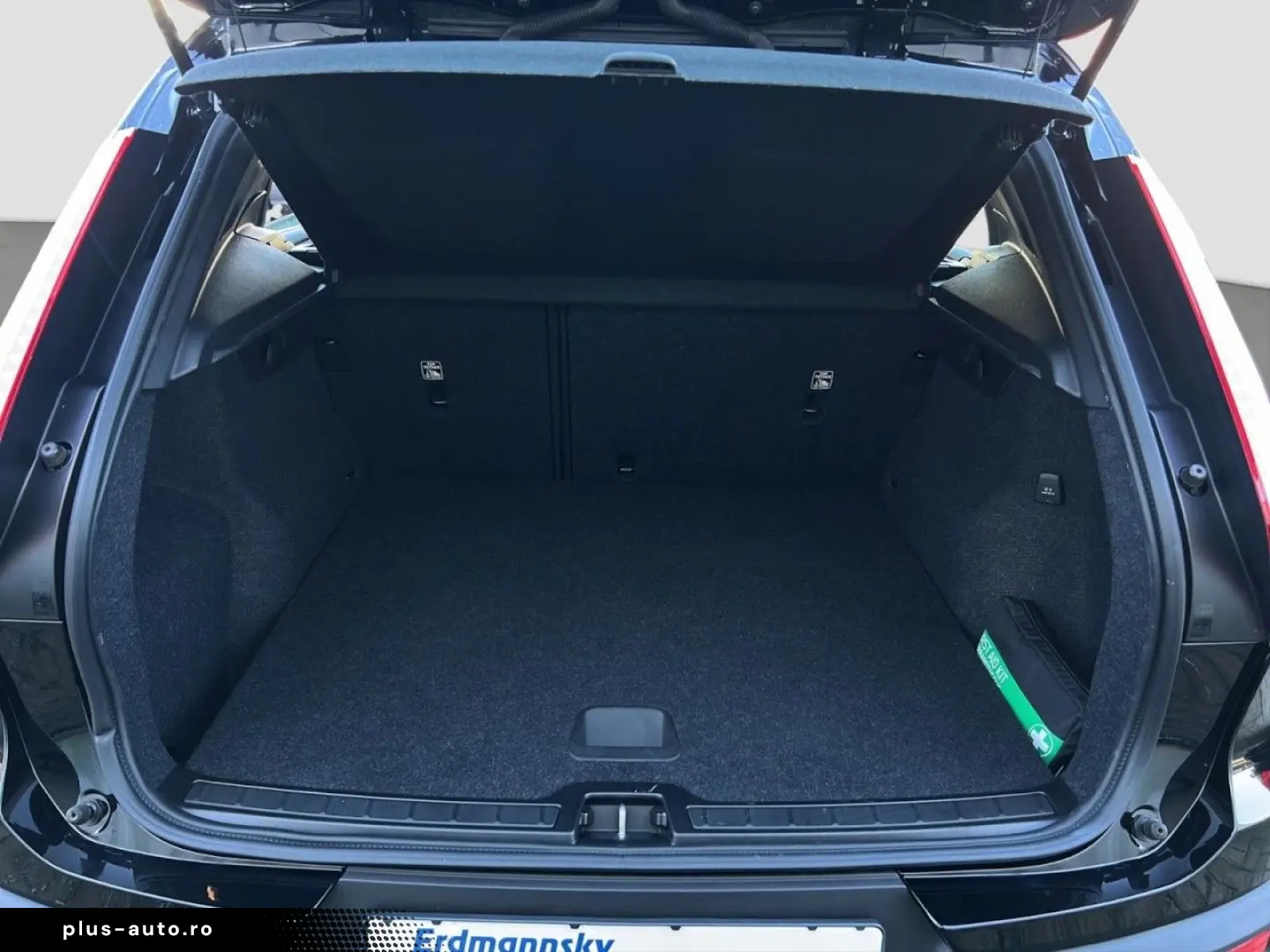 XC40 T4 Essential Plug-In Hybrid Navi LED StHz