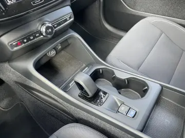 XC40 T4 INSCRIPTION BUSINESS PHEV PILOT ACC CAM