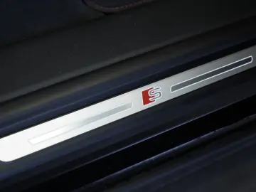 Q8 50 TDI q. S line  23  ACC LUFT Pano S-Sitze