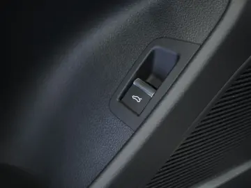 Q8 50 TDI q. S line  23  ACC LUFT Pano S-Sitze