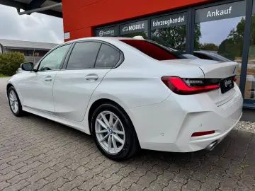 320i Limousine Step. HiFi Leder AHK Head-Up RFK