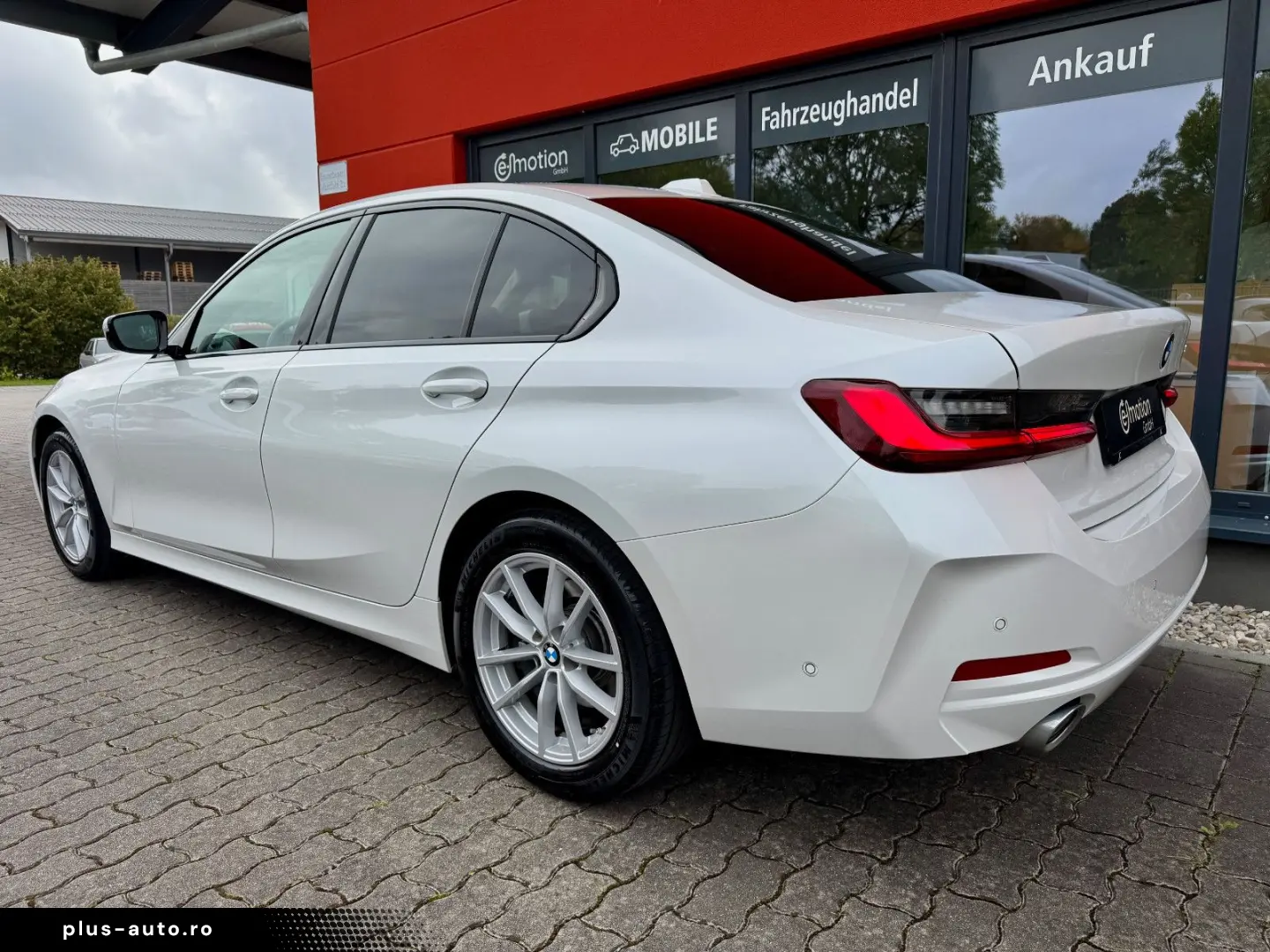 320i Limousine Step. HiFi Leder AHK Head-Up RFK