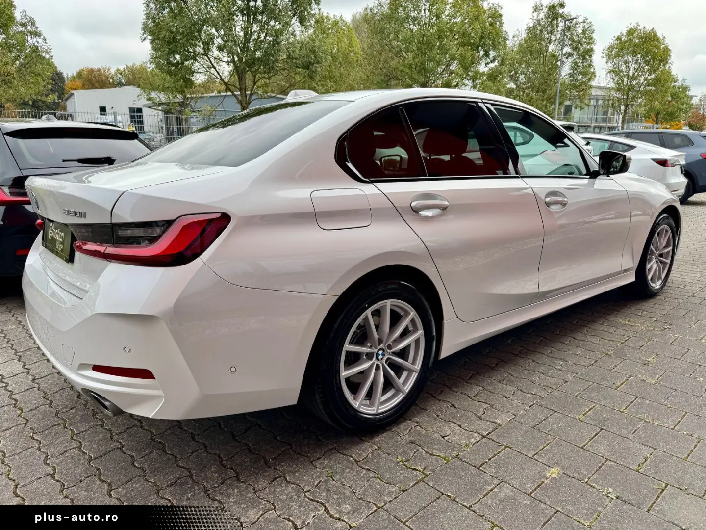 320i Limousine Step. HiFi Leder AHK Head-Up RFK