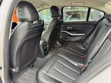 320i Limousine Step. HiFi Leder AHK Head-Up RFK