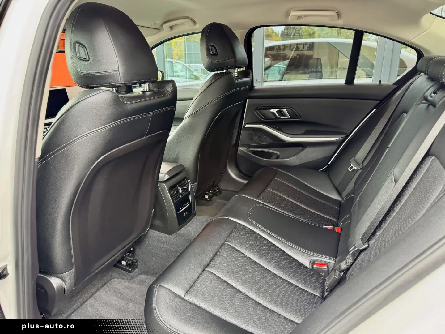 320i Limousine Step. HiFi Leder AHK Head-Up RFK