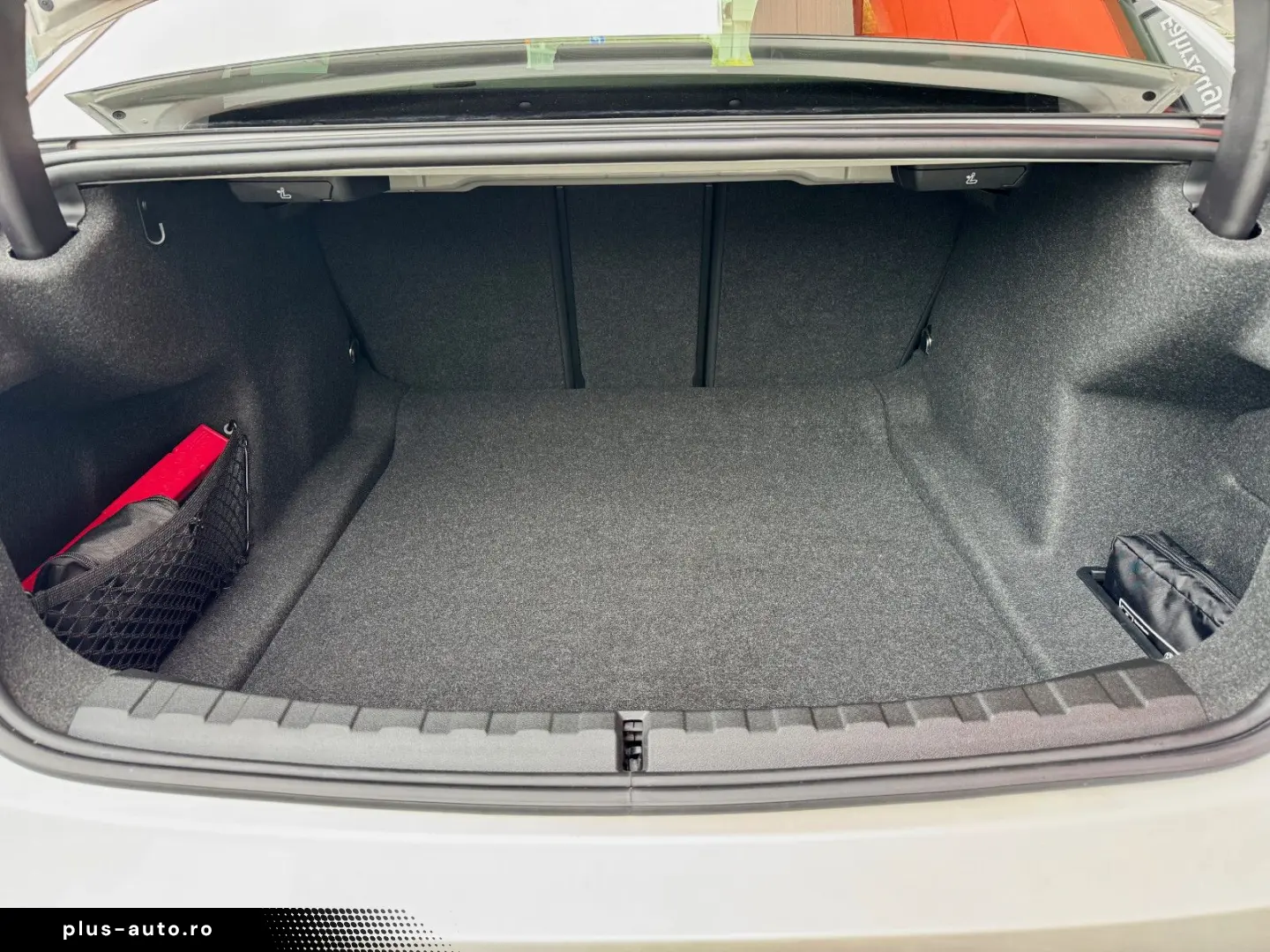 320i Limousine Step. HiFi Leder AHK Head-Up RFK