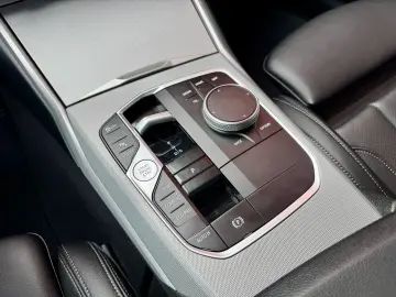 320i Limousine Step. HiFi Leder AHK Head-Up RFK