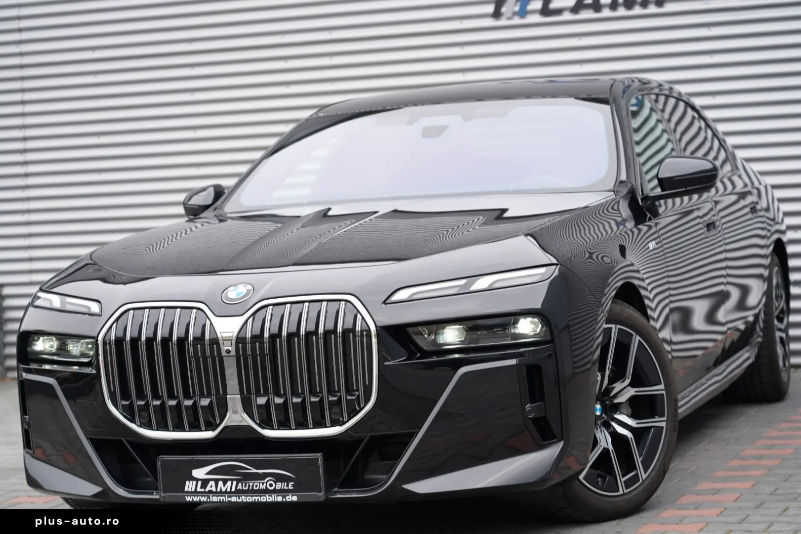 740d xDrive M Sport SKYLOUNGE ICONIC 360 HUD B&W