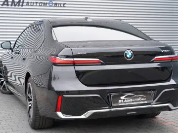 740d xDrive M Sport SKYLOUNGE ICONIC 360 HUD B&W