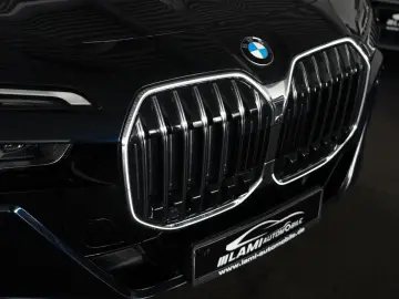 740d xDrive M Sport SKYLOUNGE ICONIC 360 HUD B&W