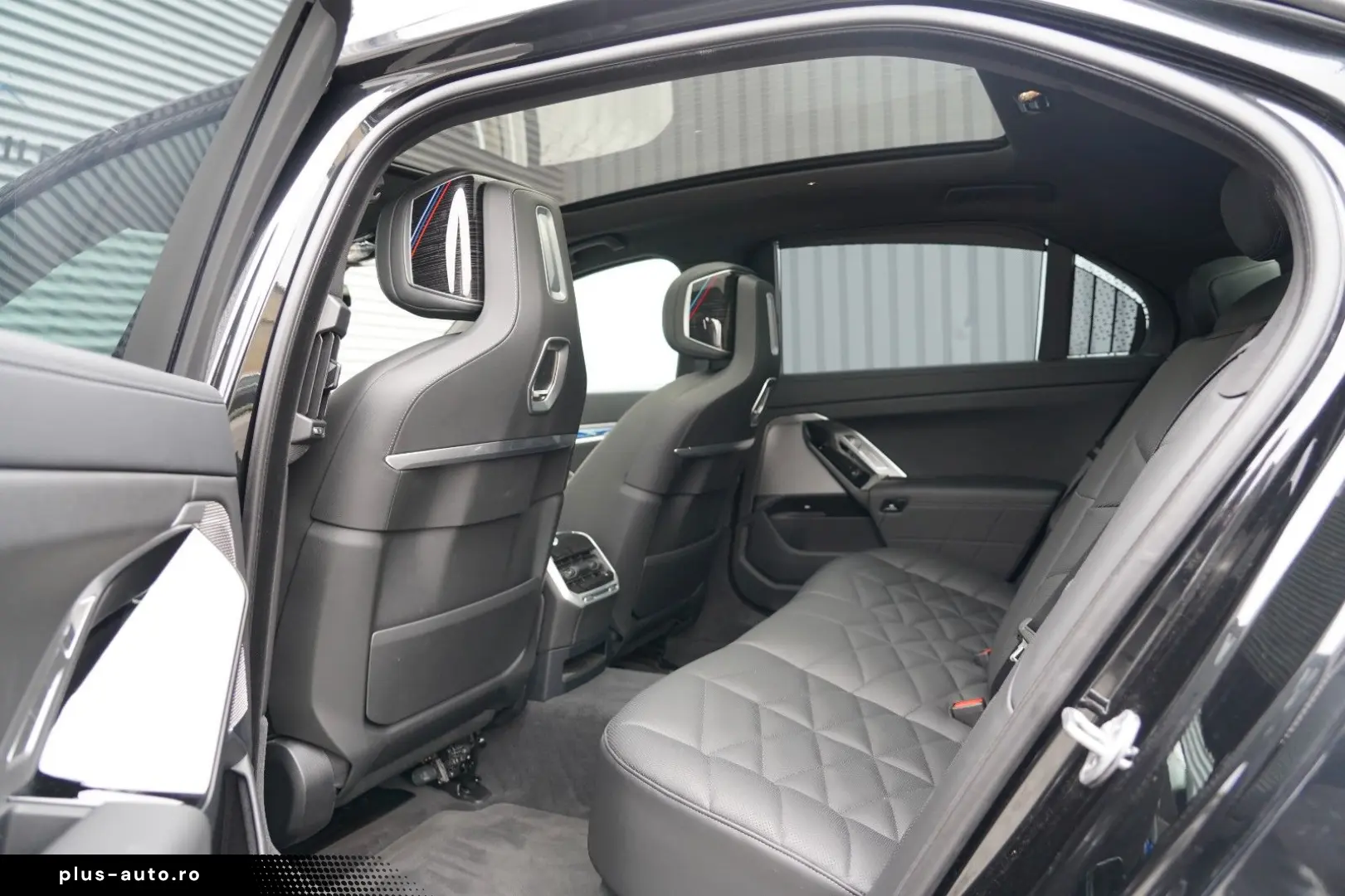 740d xDrive M Sport SKYLOUNGE ICONIC 360 HUD B&W