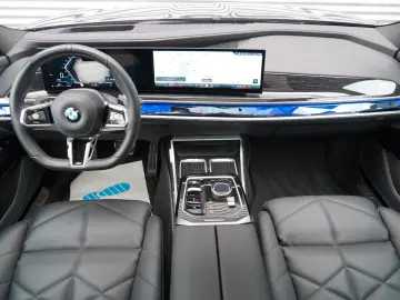 740d xDrive M Sport SKYLOUNGE ICONIC 360 HUD B&W