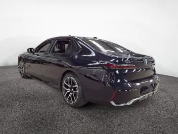 740d xDrive M Sport TV AHK STANDHZG B&W