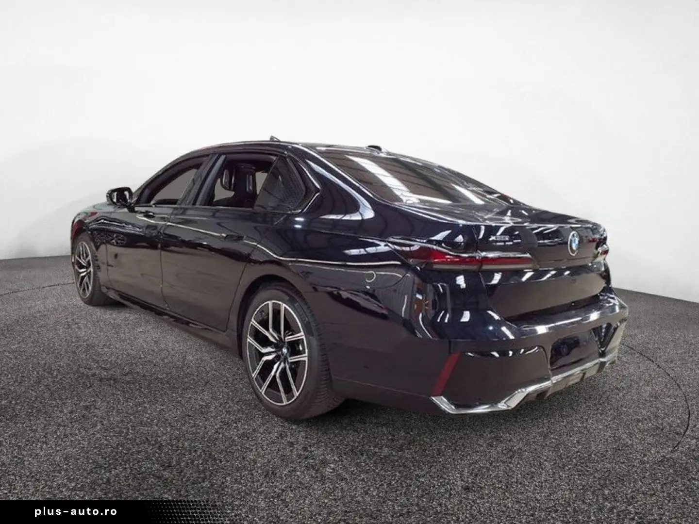 740d xDrive M Sport TV AHK STANDHZG B&W