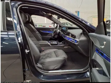 740d xDrive M Sport TV AHK STANDHZG B&W