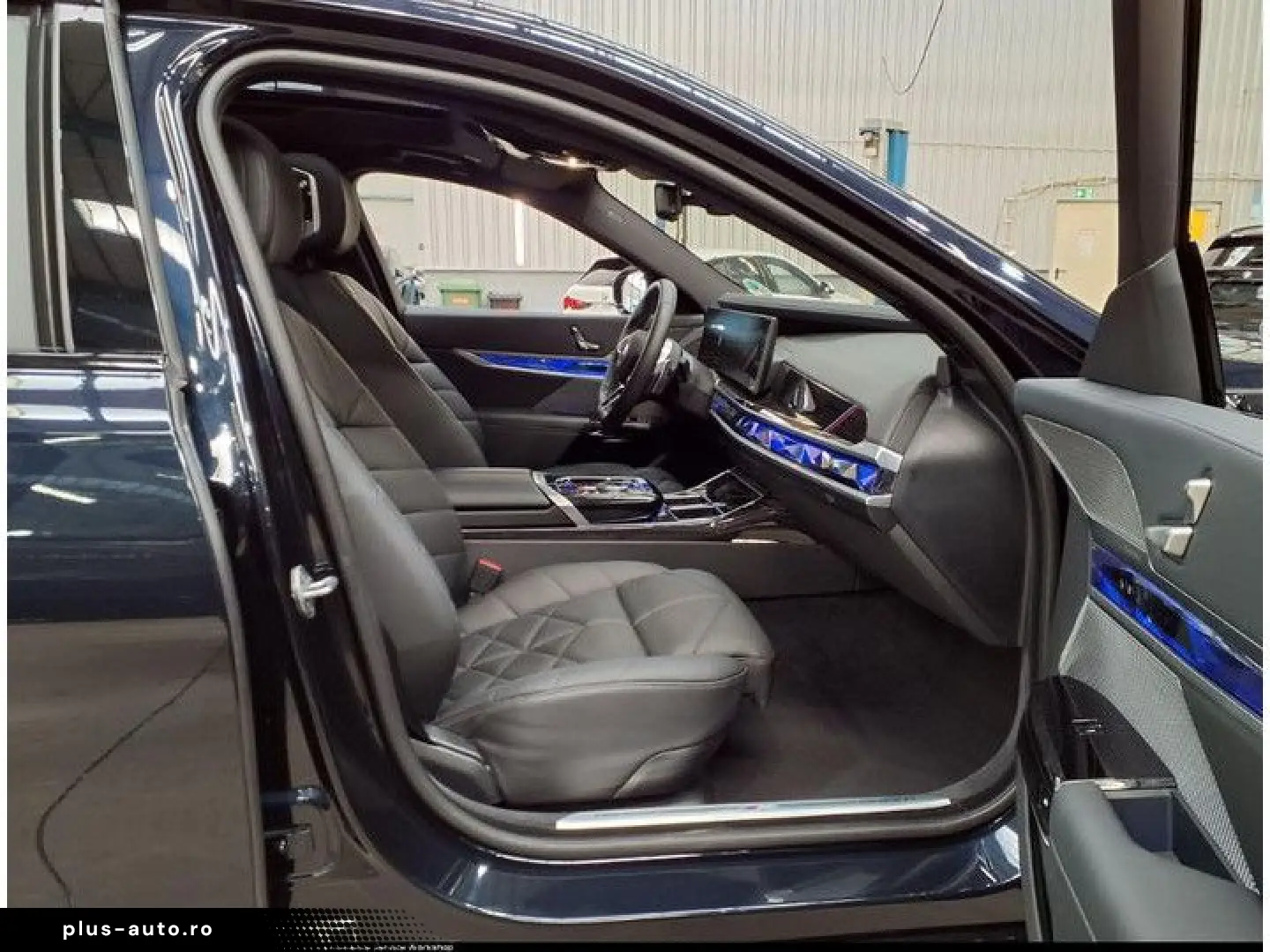 740d xDrive M Sport TV AHK STANDHZG B&W