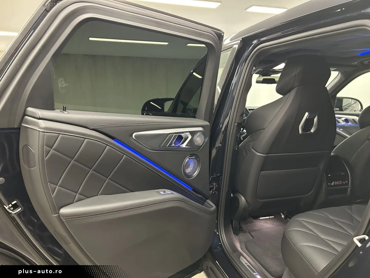 XM Label Red DA. Prof. PA. Plus B&W LED DAB AHK