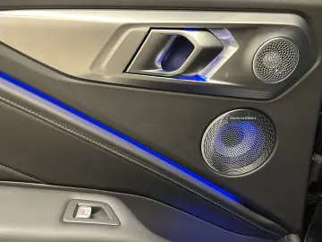 XM Label Red DA. Prof. PA. Plus B&W LED DAB AHK