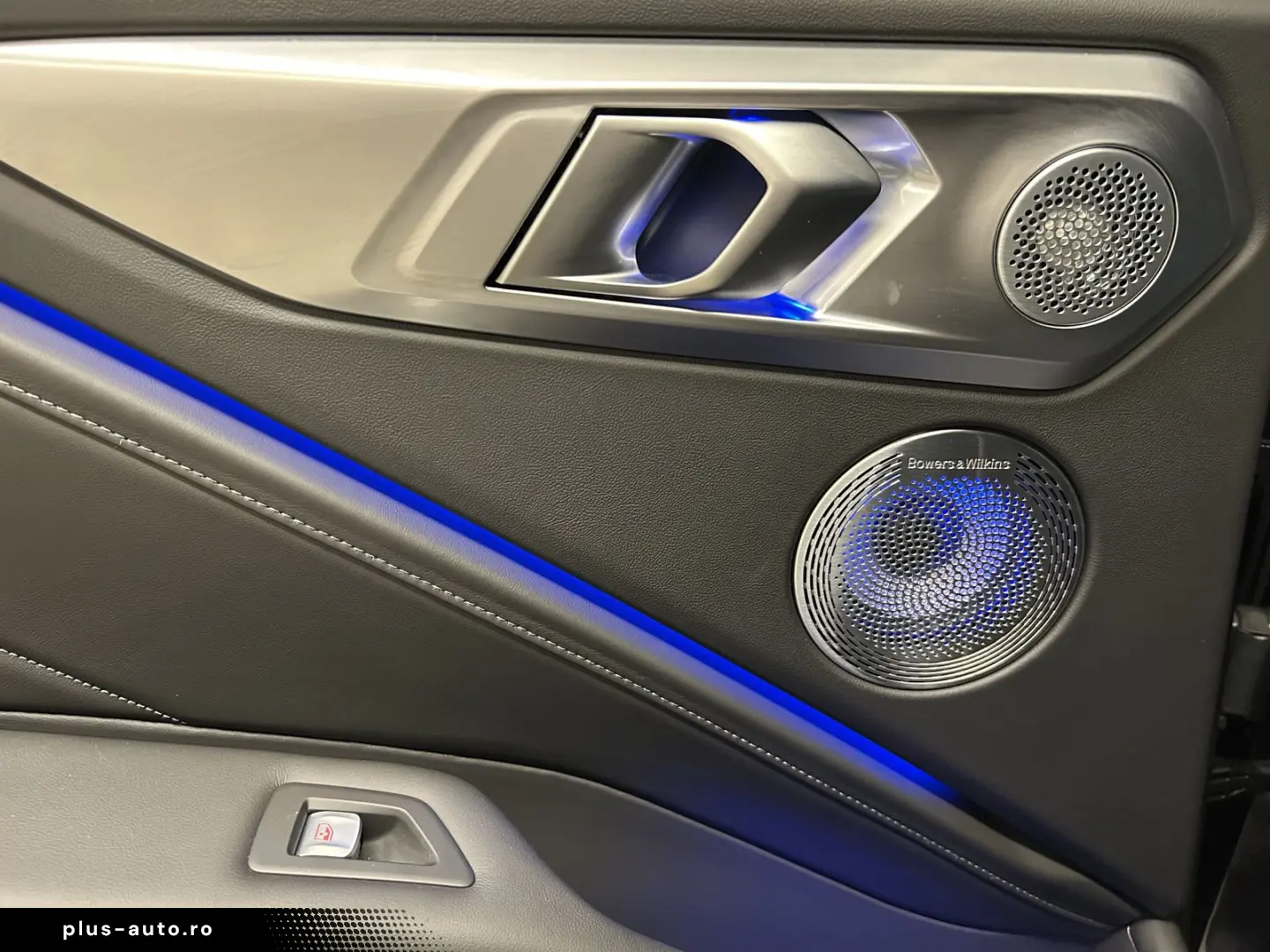 XM Label Red DA. Prof. PA. Plus B&W LED DAB AHK