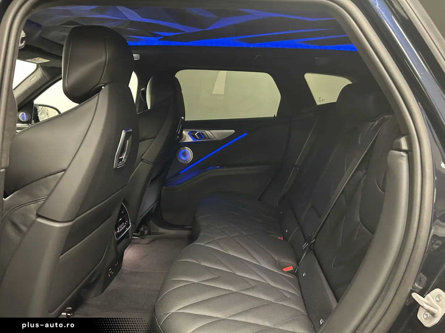 XM Label Red DA. Prof. PA. Plus B&W LED DAB AHK