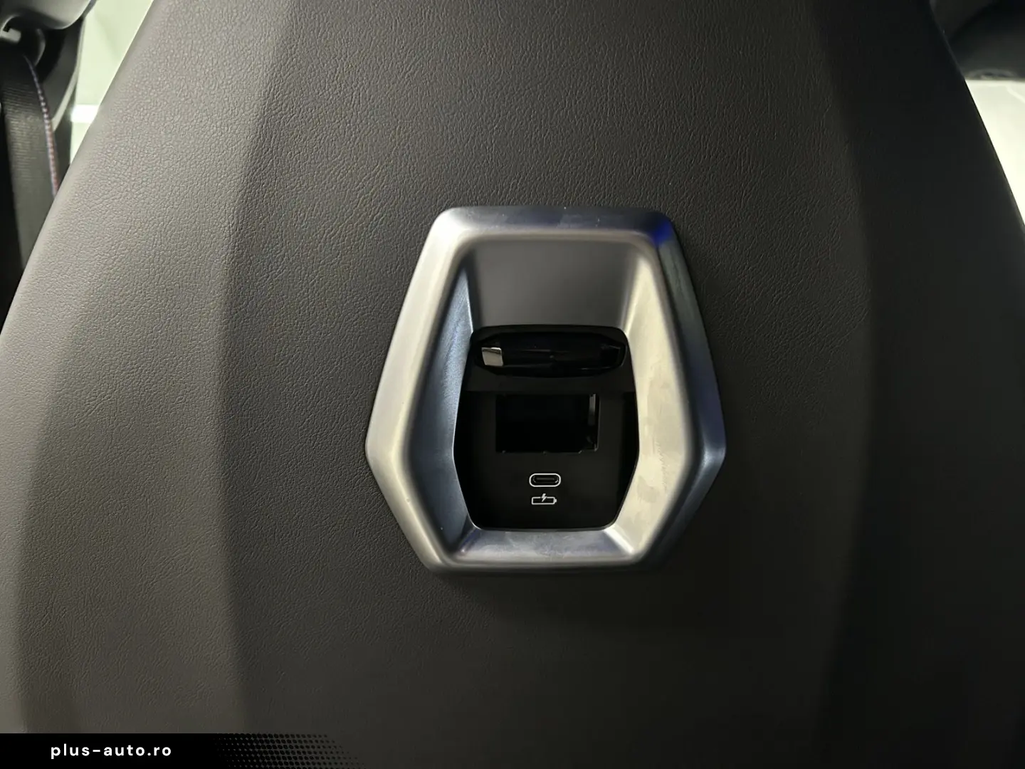 XM Label Red DA. Prof. PA. Plus B&W LED DAB AHK