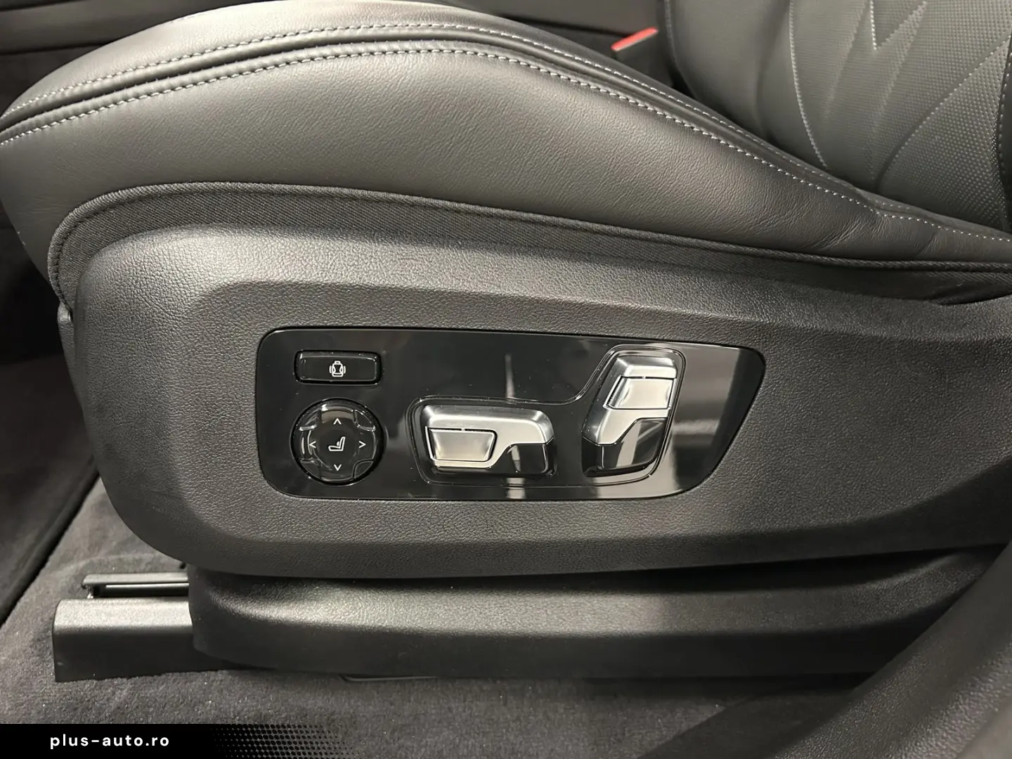 XM Label Red DA. Prof. PA. Plus B&W LED DAB AHK