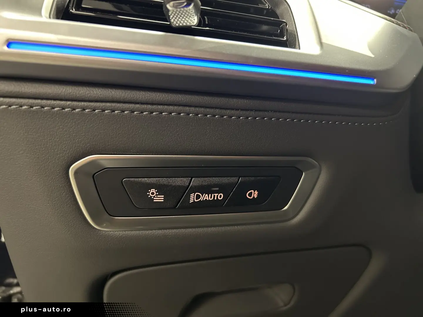 XM Label Red DA. Prof. PA. Plus B&W LED DAB AHK