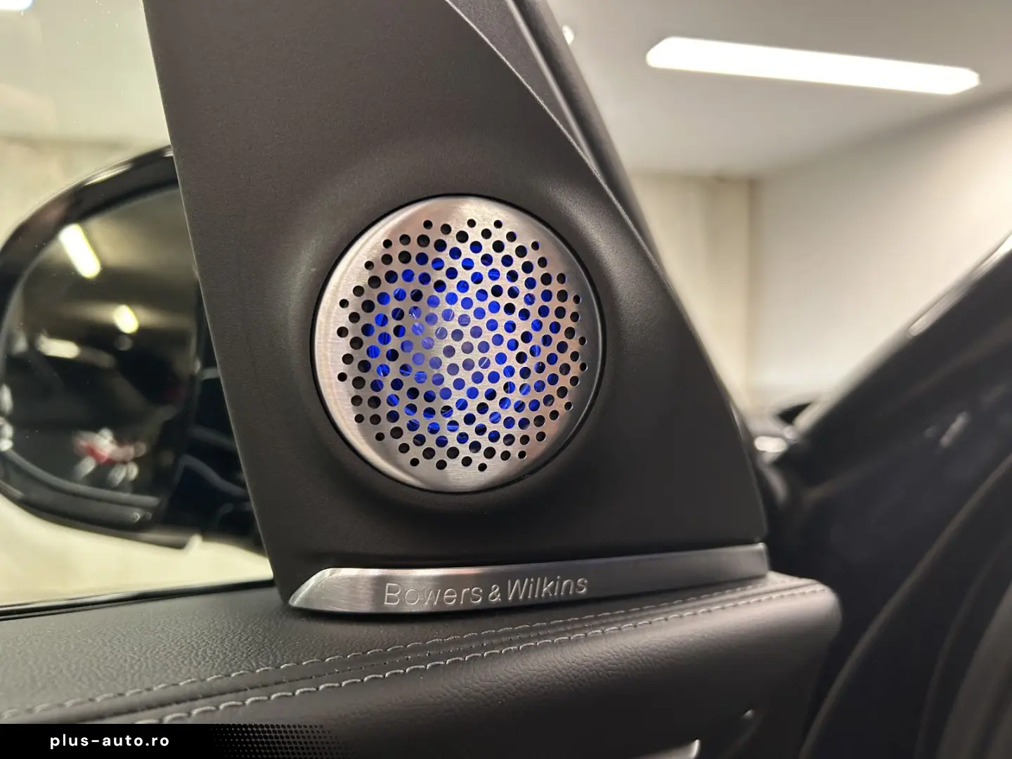 XM Label Red DA. Prof. PA. Plus B&W LED DAB AHK