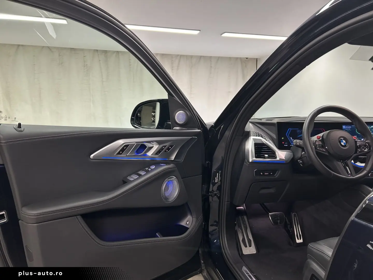 XM Label Red DA. Prof. PA. Plus B&W LED DAB AHK