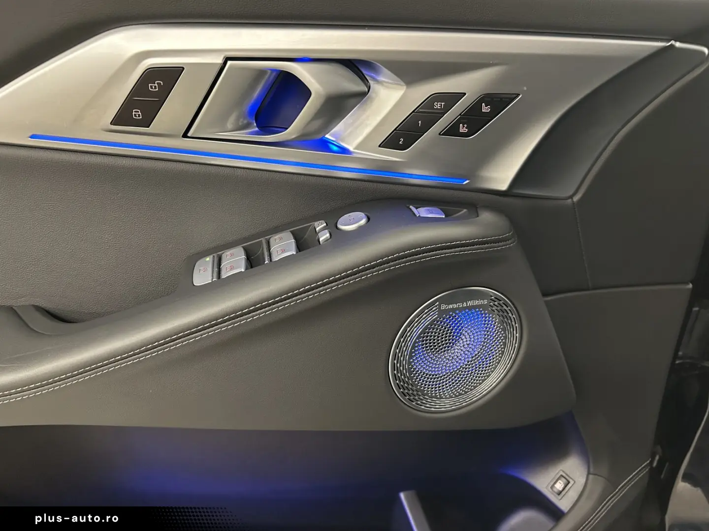 XM Label Red DA. Prof. PA. Plus B&W LED DAB AHK