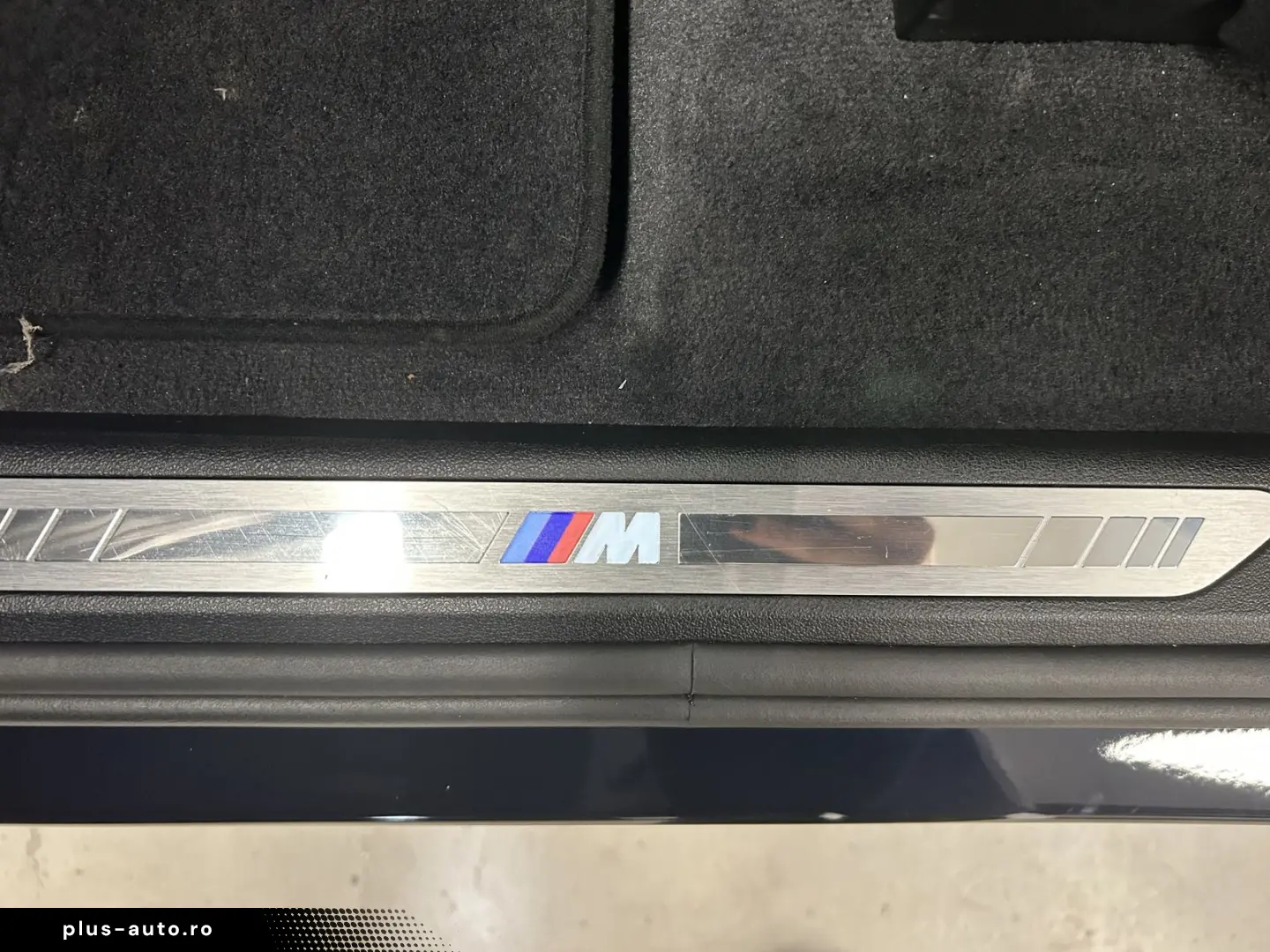 XM Label Red DA. Prof. PA. Plus B&W LED DAB AHK