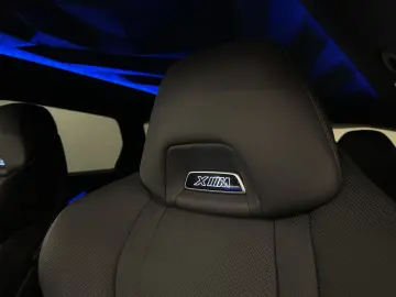 XM Label Red DA. Prof. PA. Plus B&W LED DAB AHK