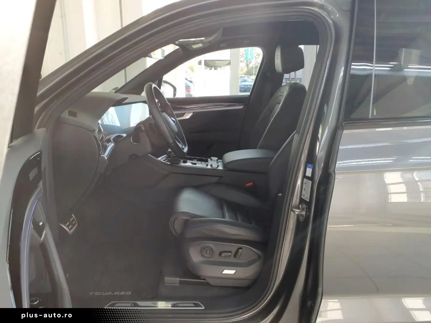 TOUAREG R 4M eHYBRID BLACK 21Z ACC HuD PANO 360