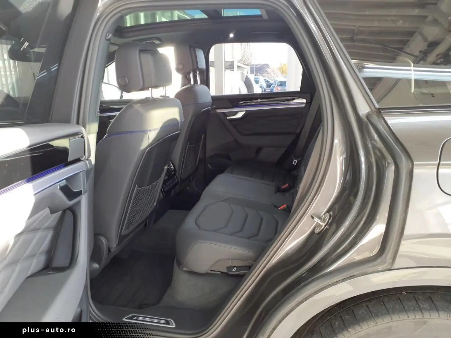 TOUAREG R 4M eHYBRID BLACK 21Z ACC HuD PANO 360