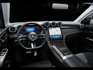 GLC 300 e 4M AMG AMBIENTE DISTRO MEMORY MBUX AHK