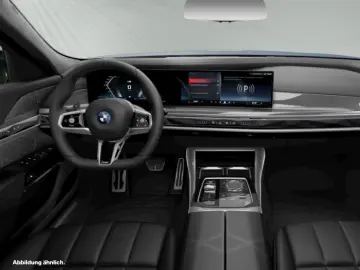 M760e xDrive TV-Fond-Entertainment Autobahnass.