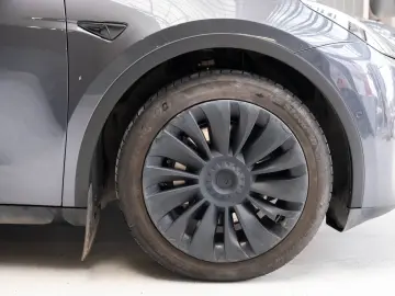 Tesla Model Y Long Range Dual Motor