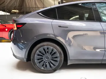 Tesla Model Y Long Range Dual Motor