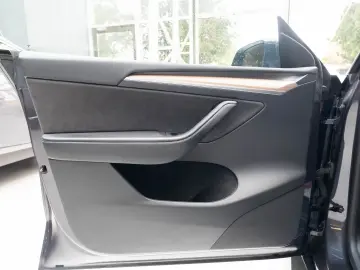 Tesla Model Y Long Range Dual Motor