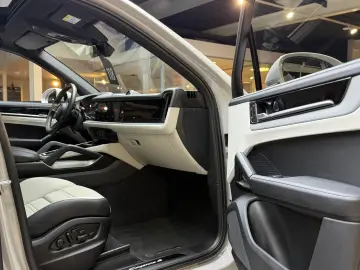 Cayenne S  Kreide Pano HuD InnoDrive Sport-Desig