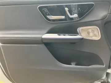 GLC 300 e 4M AMG AHK HuD Pano 360 3D-Sound ACC