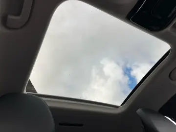 GLC 300 e 4M AMG AHK HuD Pano 360 3D-Sound ACC