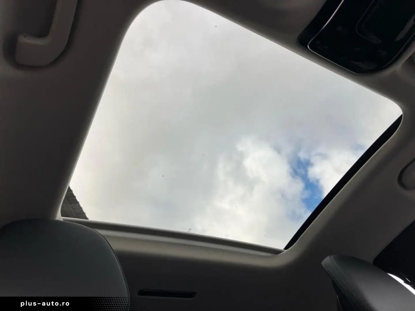 GLC 300 e 4M AMG AHK HuD Pano 360 3D-Sound ACC