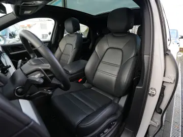 E-Hybrid Coupé ACC-LUFTF-PANO-AHK-MATRIX-BOSE-RS